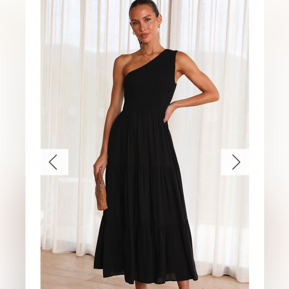 Elegant Black One-Shoulder Dress